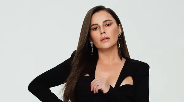 Merve Özbey - Sadece Arabesk thumbnail